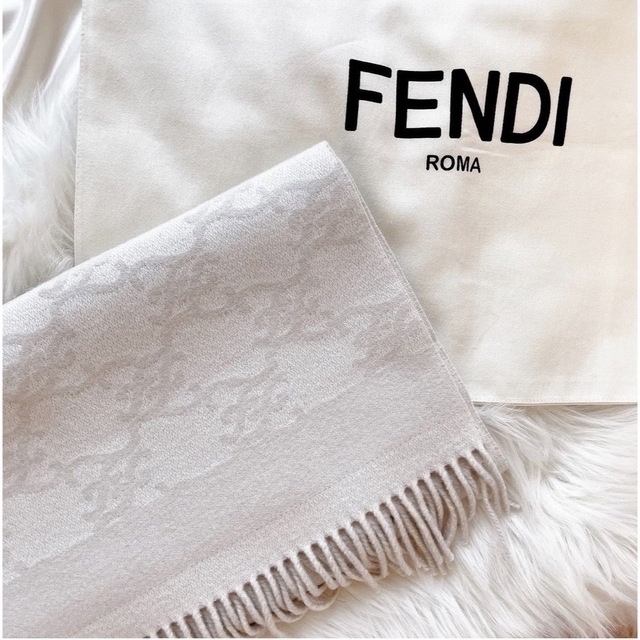 FENDI - フェンディ　カーリグラフィ　マフラー　アイボリー　ホワイト　白
