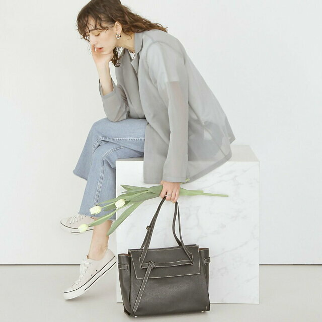 LOWELL Things(ロウェルシングス)の【ブラック】Knoty/レザーベルテッドトートBAG(L) レディースのバッグ(トートバッグ)の商品写真