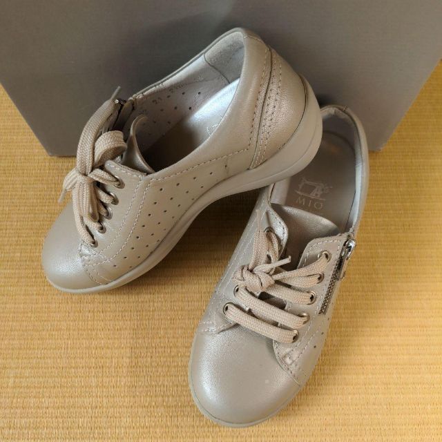 PIAGET(ピアジェ)の⭐23cm 婦人用⭐ピアジェ⭐スニーカー⭐シルバー⭐ レディースの靴/シューズ(スニーカー)の商品写真