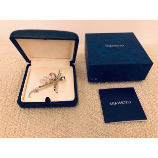 ミキモト(MIKIMOTO)の【専用】ミキモト　MIKIMOTO   リボン　パールブローチ　シルバー　5珠(ブローチ/コサージュ)