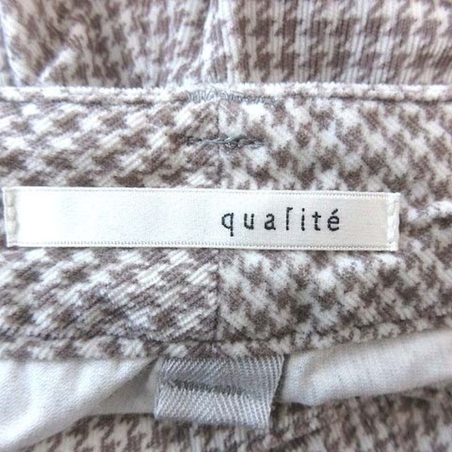 qualite(カリテ)のカリテ qualite テーパードパンツ 千鳥格子 ベッチン 別珍 1 ベージュ レディースのパンツ(その他)の商品写真