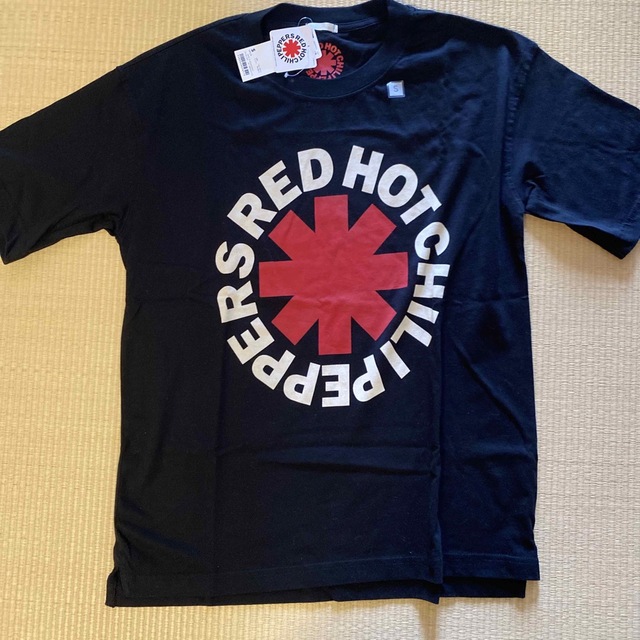 GU(ジーユー)のRED HOT CHILI PEPPERS   レッチリ  Tシャツ メンズのトップス(Tシャツ/カットソー(半袖/袖なし))の商品写真