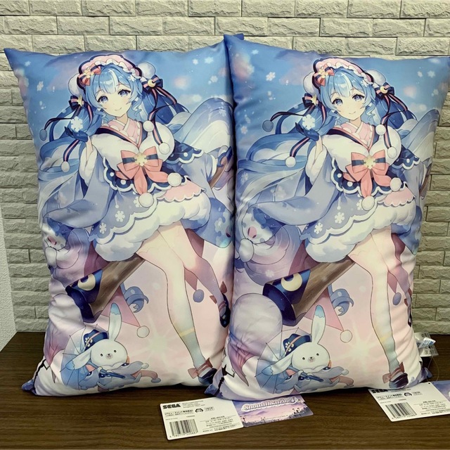 SEGA(セガ)の初音ミク 雪ミク プレミアムアートクッション “SNOW MIKU 2023” エンタメ/ホビーのおもちゃ/ぬいぐるみ(キャラクターグッズ)の商品写真