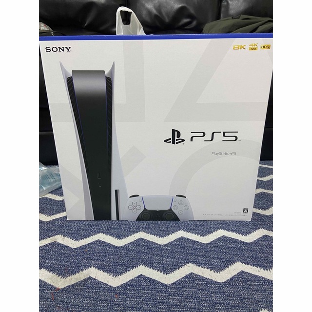 SONY(ソニー)のPS5 CFI-1200A01 825GB エンタメ/ホビーのゲームソフト/ゲーム機本体(家庭用ゲーム機本体)の商品写真