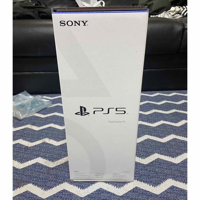 SONY(ソニー)のPS5 CFI-1200A01 825GB エンタメ/ホビーのゲームソフト/ゲーム機本体(家庭用ゲーム機本体)の商品写真