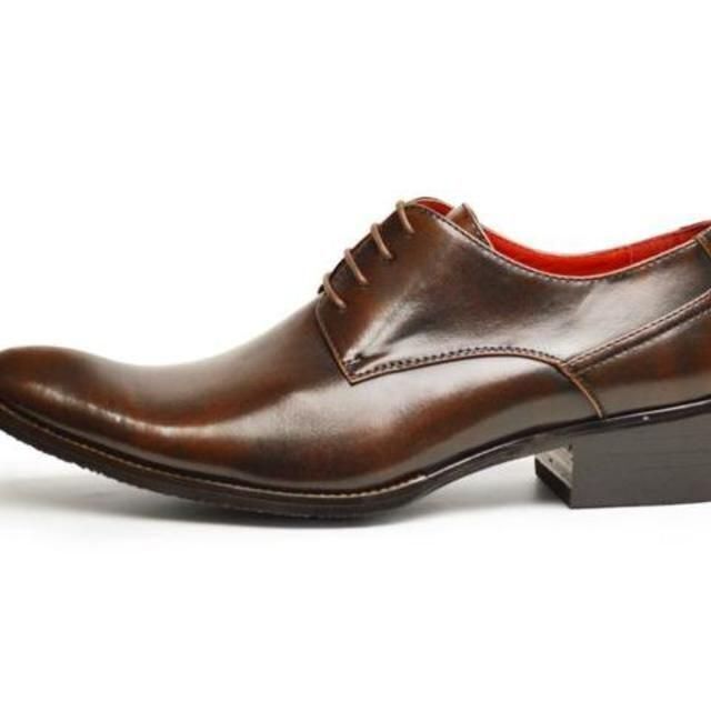 【新品】ビジネスシューズ メンズ 革靴 プレーントゥ 濃茶色 24.5～28cm メンズの靴/シューズ(ドレス/ビジネス)の商品写真