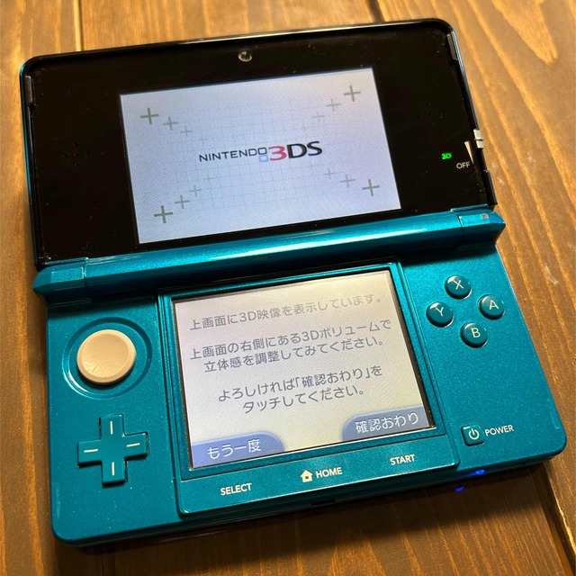 ニンテンドー3DS(ニンテンドー3DS)の【中古】3ＤＳ本体とSDカード、充電器 エンタメ/ホビーのゲームソフト/ゲーム機本体(家庭用ゲーム機本体)の商品写真