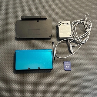 ニンテンドー3DS(ニンテンドー3DS)の【中古】3ＤＳ本体とSDカード、充電器(家庭用ゲーム機本体)