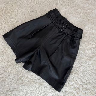 イッセイミヤケ(ISSEY MIYAKE)の【ISSEY MIYAKE】イッセイミヤケ M キュロット ラムレザー  黒(ハーフパンツ)