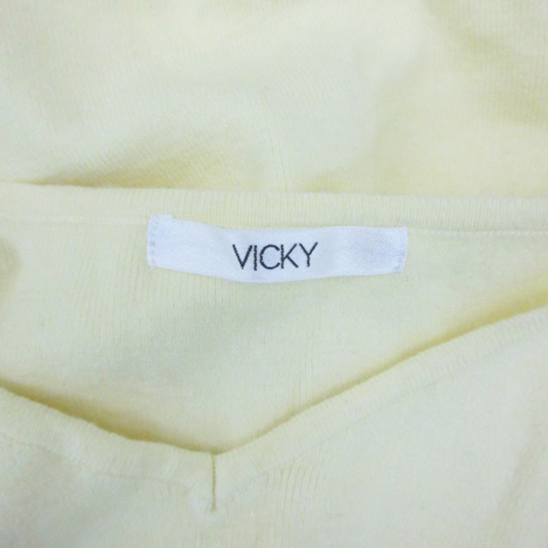 VICKY(ビッキー)のビッキー VICKY ニット カットソー 長袖 Vネック 2 イエロー 黄色 レディースのトップス(ニット/セーター)の商品写真