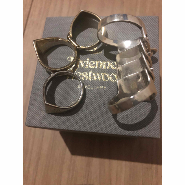 ヴィヴィアン 指輪 アーマーリング ナックルダスターリング レディースのアクセサリー(リング(指輪))の商品写真