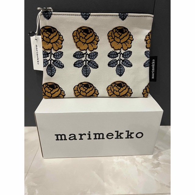 marimekko(マリメッコ)の【フィンランド限定色: イエロー】マリメッコ　ヴィヒキルース　ポーチ　新品 レディースのファッション小物(ポーチ)の商品写真