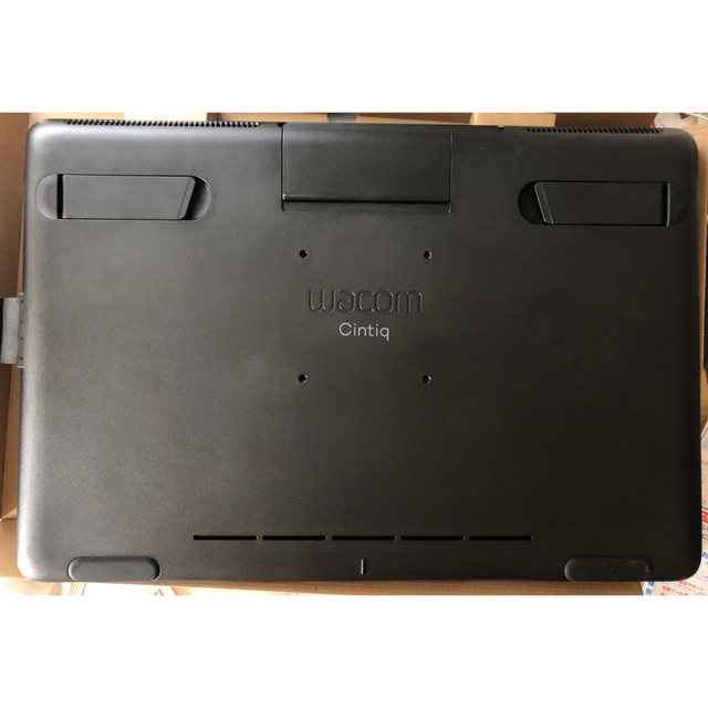 Wacom(ワコム)のWACOM Cintiq 16 液晶ペンタブレット DTK1660K0D スマホ/家電/カメラのPC/タブレット(PC周辺機器)の商品写真