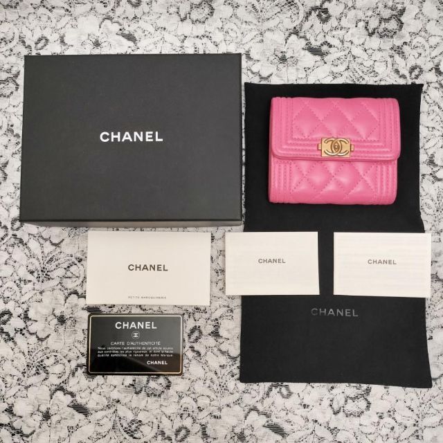 当店一番人気】 ボーイシャネル - CHANEL コンパクトウォレット 3