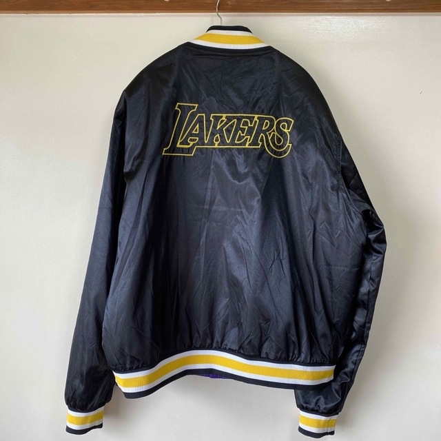 【激レアアイテム】NIKE×LAKERS☆ビッグロゴ入りパーカー 入手困難