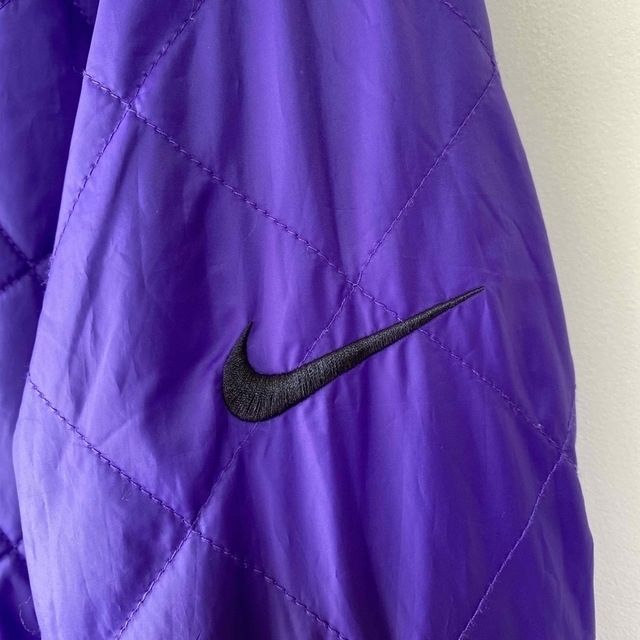 NIKE(ナイキ)の美品NIKE公式リバーシブルスタジャンLakersレイカーズ売切品早い者勝ち メンズのジャケット/アウター(スタジャン)の商品写真