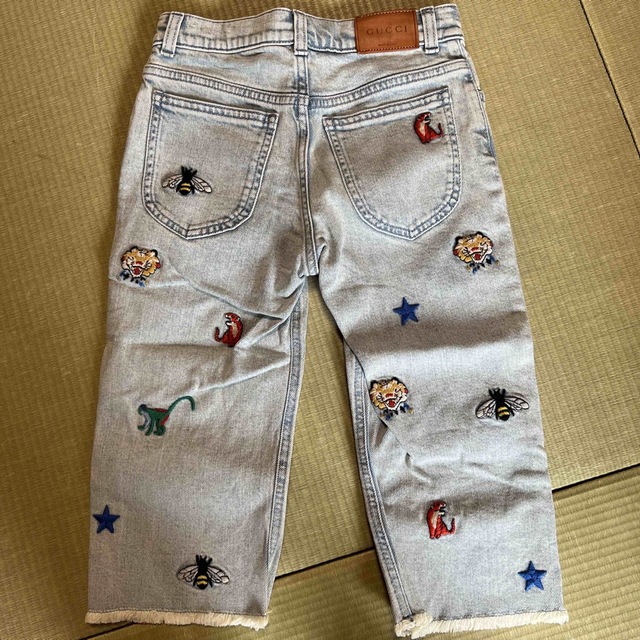 GUCCI デニムパンツ　10歳 GUCCI(グッチ) キッズ用ボトムス(ベビー・キッズ) - 海外通販のBUYMA