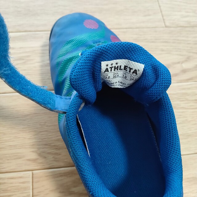 ATHLETA(アスレタ)のATHLETA 19.0cm サッカージュニアトレーニングシューズ スポーツ/アウトドアのサッカー/フットサル(シューズ)の商品写真