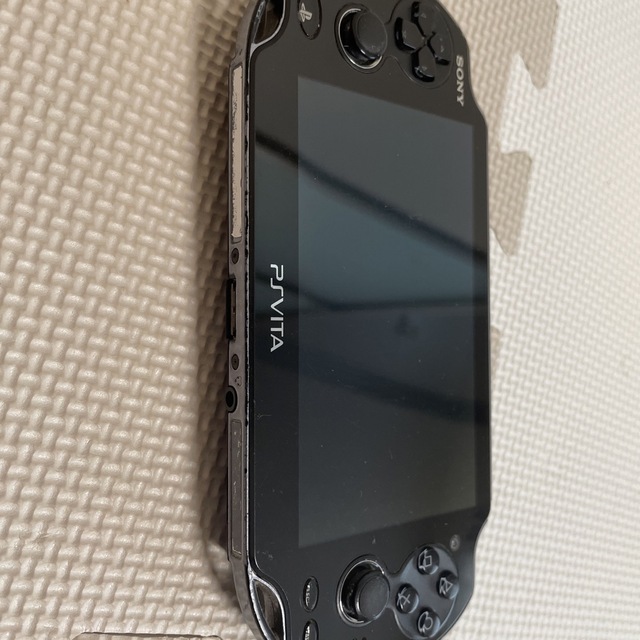 PlayStation Vita(プレイステーションヴィータ)のPlayStationVitaブラック　ジャンク品　 エンタメ/ホビーのゲームソフト/ゲーム機本体(携帯用ゲーム機本体)の商品写真