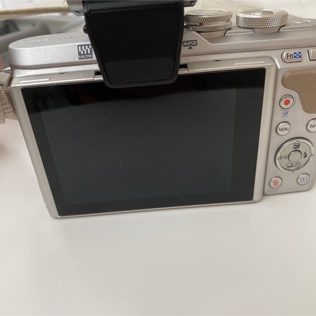 OLYMPUS(オリンパス)のOLYMPUS E-PL8 EZ ダブルズームキット BROWN スマホ/家電/カメラのカメラ(ミラーレス一眼)の商品写真