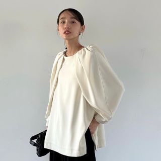 CLANE - CLANE SHOULDER TUCK TOPSの通販|ラクマ