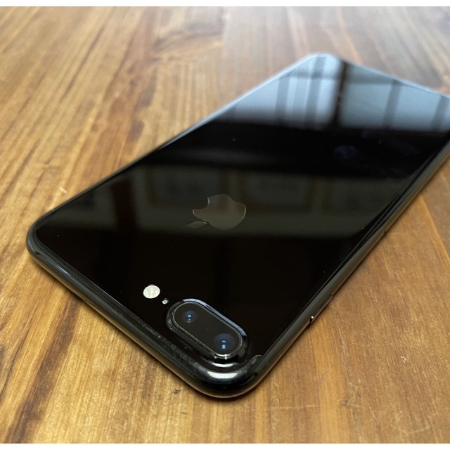 Apple(アップル)の中古 iPhone 7 plus ジェットブラック 128GB SIMフリー スマホ/家電/カメラのスマートフォン/携帯電話(スマートフォン本体)の商品写真