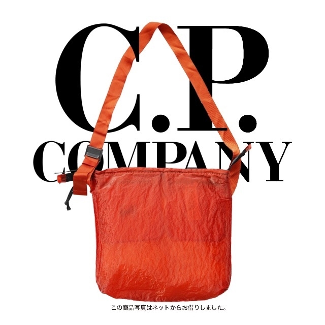 C.P. Company(シーピーカンパニー)のC.P. COMPANY光沢半透明素材KAN-D大型ショルダーバッグ【未使用】 メンズのバッグ(ショルダーバッグ)の商品写真