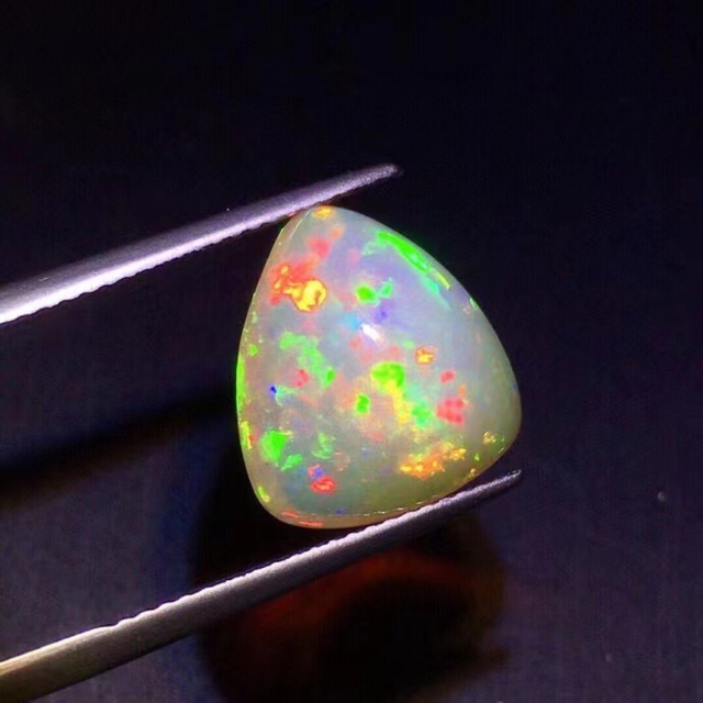 高級】オパール. ルース13.4×12.5×6.7mm,4.8ct-