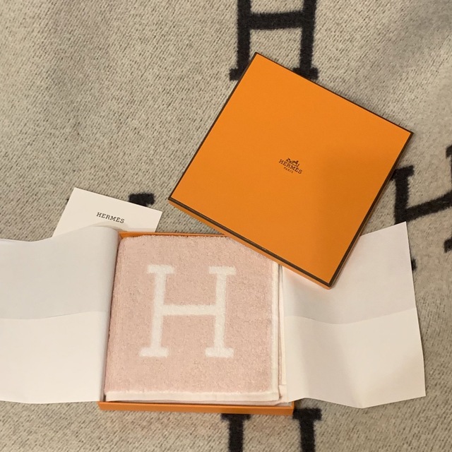 Hermes(エルメス)のエルメス　タオル　ハンカチ　新品未使用 レディースのファッション小物(ハンカチ)の商品写真