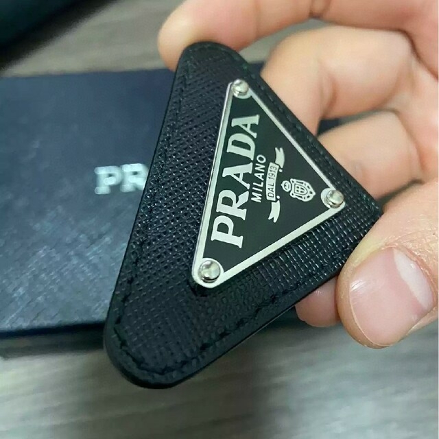 PRADA サフィアーノ ブローチ