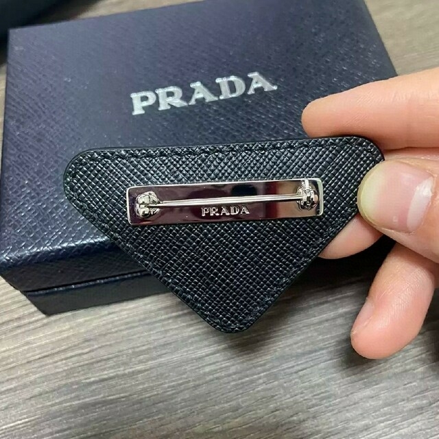 PRADA サフィアーノ ブローチ