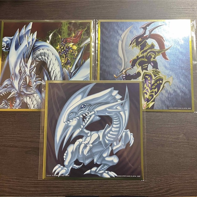 遊戯王(ユウギオウ)の【メタリック色紙3枚セット青眼の白龍/ブルーアイズなど3枚【クリアスリーブ付き】 エンタメ/ホビーのトレーディングカード(Box/デッキ/パック)の商品写真