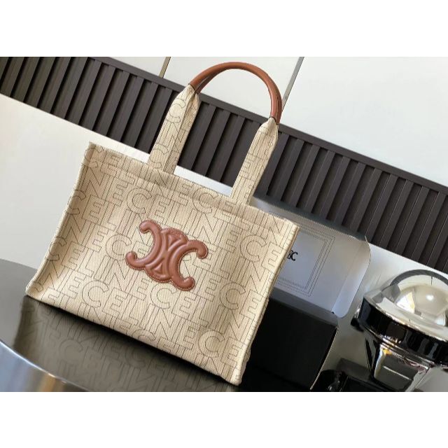 日本産】 celine /全面CELINEプリント カバタイス ラージ 日本未発売