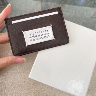 マルタンマルジェラ(Maison Martin Margiela)のラスト１【新品】メゾン マルジェラ ユニセックス カードケース ダークブラウン(名刺入れ/定期入れ)