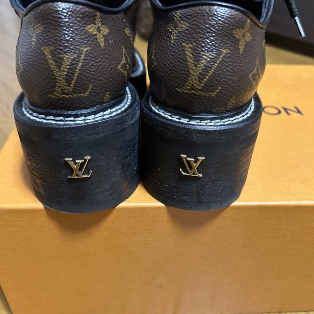 LOUIS VUITTON(ルイヴィトン)のルイヴィトン　靴 レディースの靴/シューズ(ローファー/革靴)の商品写真