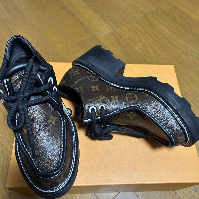 人気を誇る LOUIS VUITTON ルイヴィトン 靴 - ローファー+革靴