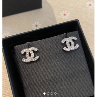日本最大級アクセサリーCHANEL - CHANEL☆シャネル COCO CHANEL お洒落ロゴピアス iloの通販