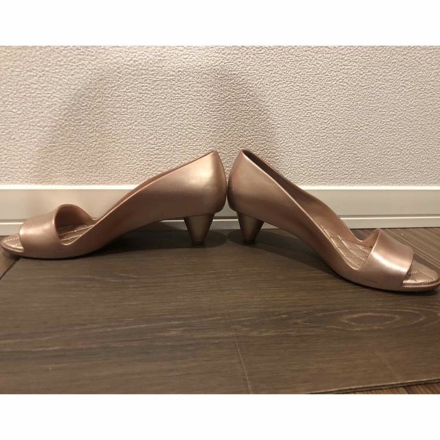 melissa(メリッサ)の【美品】melissa メリッサ　上品のゴールドのパンプス　23.5cm レディースの靴/シューズ(ハイヒール/パンプス)の商品写真