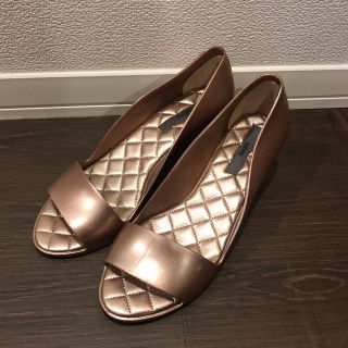 メリッサ(melissa)の【美品】melissa メリッサ　上品のゴールドのパンプス　23.5cm(ハイヒール/パンプス)