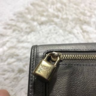 LOEWE - ロエベ LOEWE 折り財布 シャンパンゴールドの通販 by Re