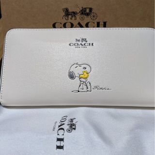 コーチ(COACH)のCOACH  長財布　ラウンドファスナー　スヌーピー白(財布)