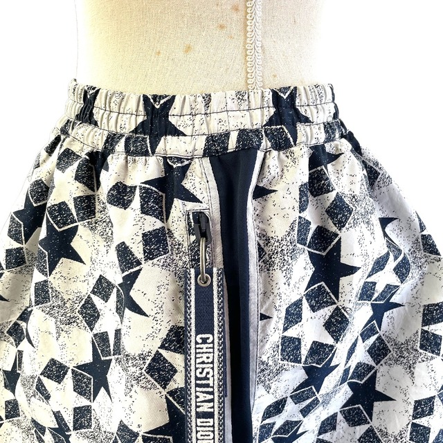 Dior(ディオール)の[USED/中古]Dior ディオール スカート ロングスカート マキシ 白＆紺スター柄 イタリアサイズ36 紺 ネイビー ホワイト ポリエステル 217J24A2977 中古 tdc-000264-4d レディースのスカート(その他)の商品写真