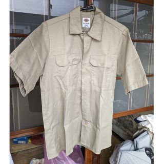 ディッキーズ(Dickies)の【美品】Dickies 半袖シャツ ベージュ(Tシャツ/カットソー(半袖/袖なし))