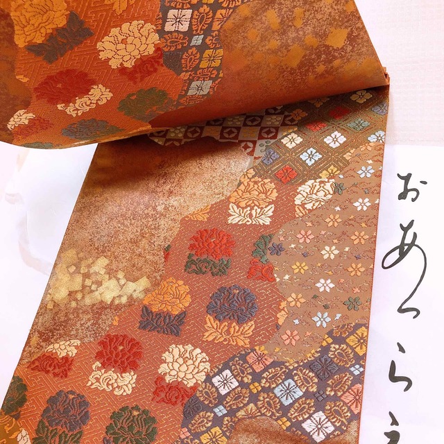 証紙あり 本場鹿児島県大島紬 純泥染《茶っぽい濃いグレー 草花》-
