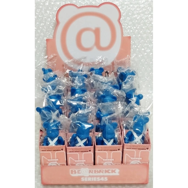 BE@RBRICK(ベアブリック)の24個セット ベアブリック スコットランド フラッグ シリーズ45 パターン エンタメ/ホビーのフィギュア(その他)の商品写真