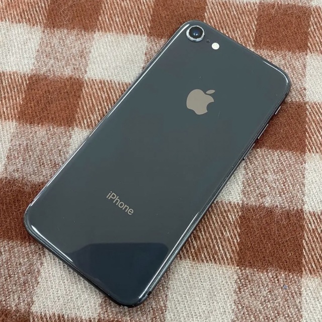 iPhone(アイフォーン)の🔴iPhone8  64GB  SIMフリー スマホ/家電/カメラのスマートフォン/携帯電話(スマートフォン本体)の商品写真