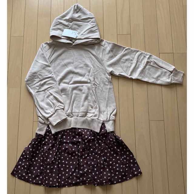 apres les cours(アプレレクール)のアプレレクール パーカーレイヤードワンピース 140 キッズ/ベビー/マタニティのキッズ服女の子用(90cm~)(ワンピース)の商品写真