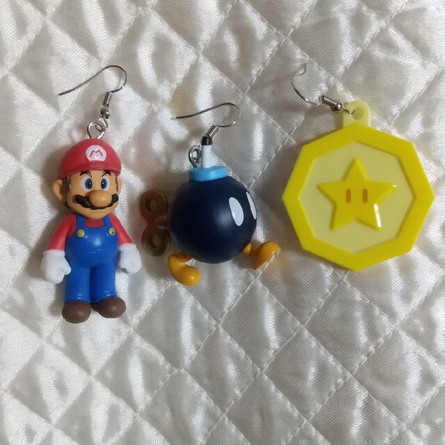 ピアス キャラクター 新品 マリオ ボム兵 ユニバーサル レディースのアクセサリー(ピアス)の商品写真