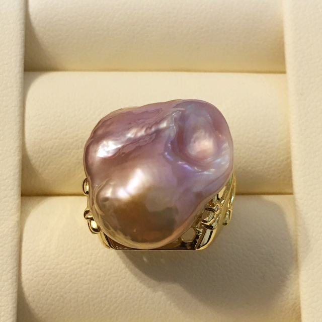 【セール】大粒バロック真珠リング　オイスターパール指輪　パープル レディースのアクセサリー(リング(指輪))の商品写真