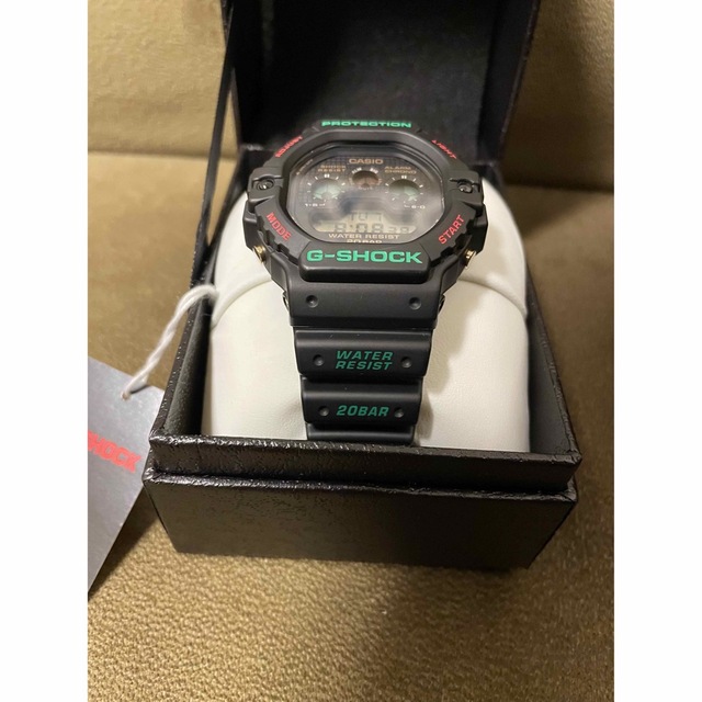 G-SHOCK(ジーショック)のCASIO G-SHOCK DW-5900TH-1JF クリスマスカラー メンズの時計(腕時計(デジタル))の商品写真